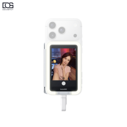 نمای جلوی Insta360 Snap Selfie Screen with Light متصل به گوشی
