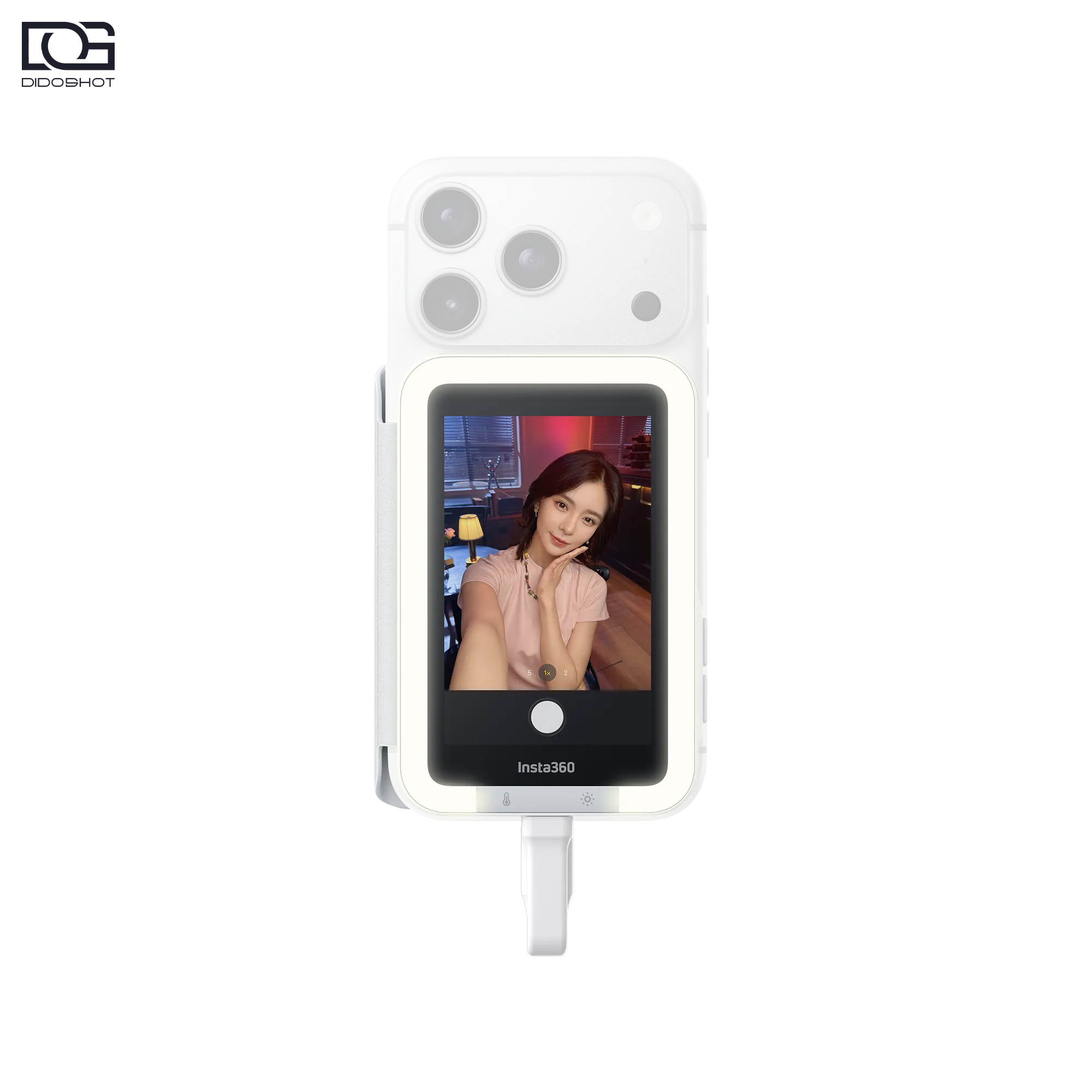 Insta360 Snap Selfie Screen with Light نمای جلوی Insta360 Snap Selfie Screen with Light متصل به گوشی